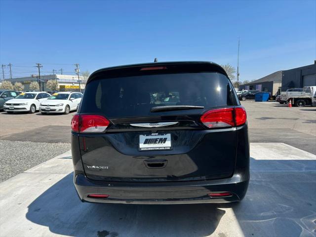 2022 Chrysler Voyager LX