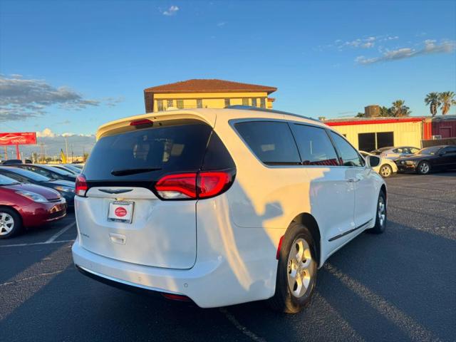 2017 Chrysler Pacifica Touring-L Plus