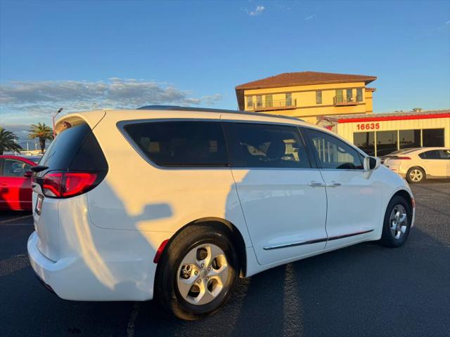2017 Chrysler Pacifica Touring-L Plus
