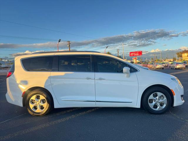 2017 Chrysler Pacifica Touring-L Plus