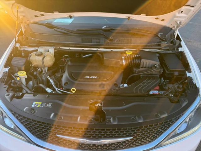 2017 Chrysler Pacifica Touring-L Plus