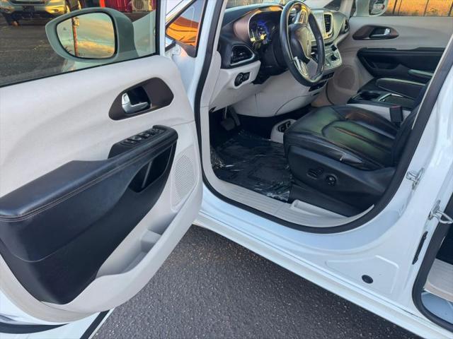 2017 Chrysler Pacifica Touring-L Plus