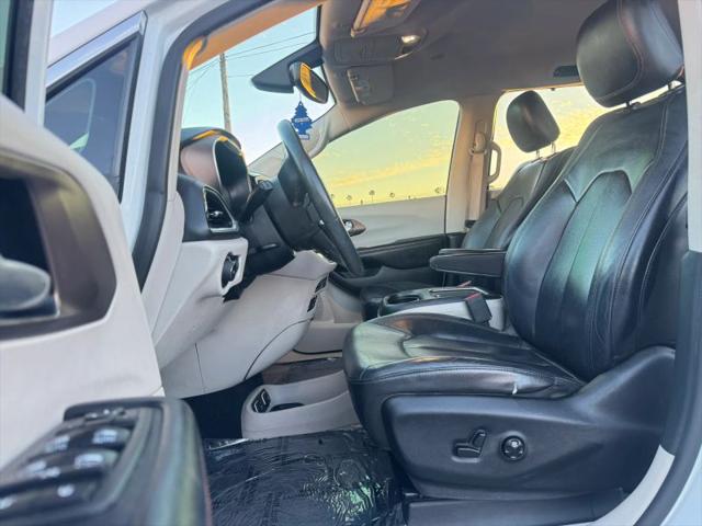 2017 Chrysler Pacifica Touring-L Plus