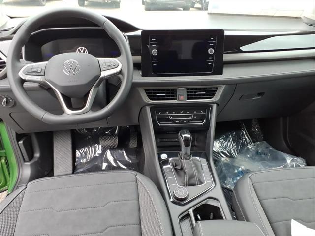 2026 Volkswagen Taos SE Black