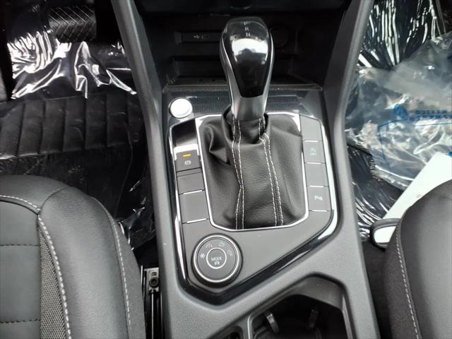 2026 Volkswagen Taos SE Black
