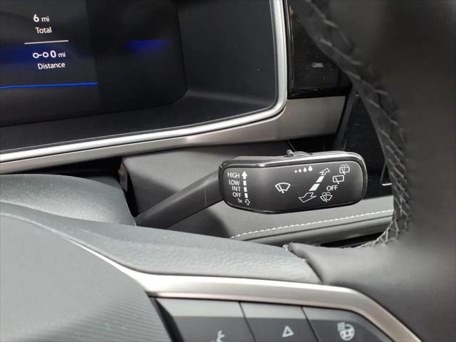 2026 Volkswagen Taos SE Black