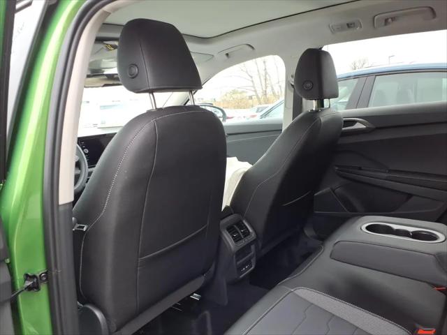 2026 Volkswagen Taos SE Black