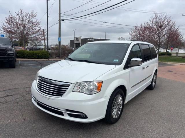 2016 Chrysler Town & Country Touring-L