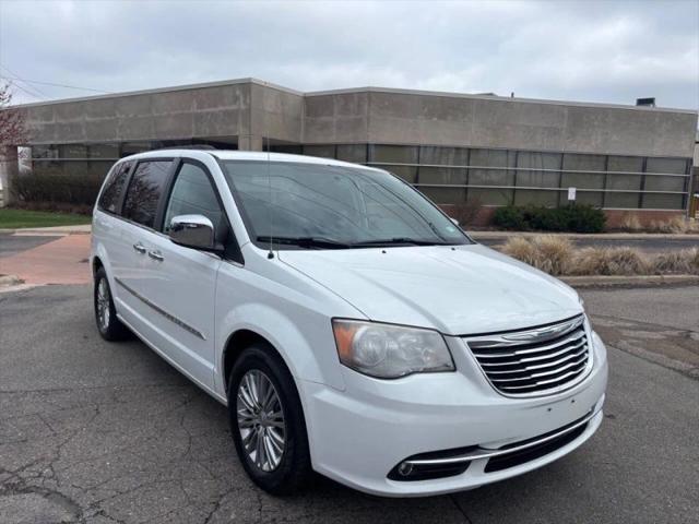 2016 Chrysler Town & Country Touring-L