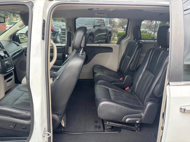2016 Chrysler Town & Country Touring-L