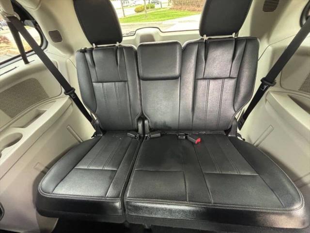 2016 Chrysler Town & Country Touring-L