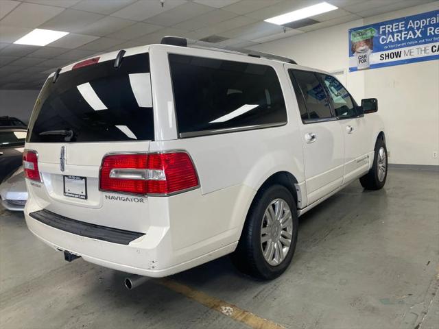 2014 Lincoln Navigator L Base