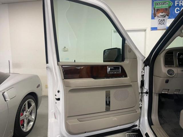 2014 Lincoln Navigator L Base