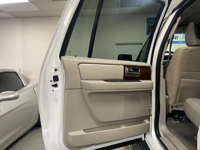 2014 Lincoln Navigator L Base