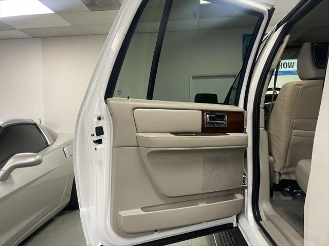 2014 Lincoln Navigator L Base