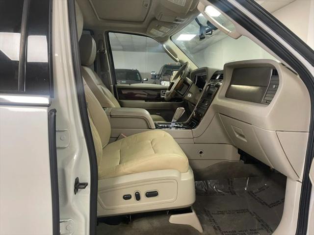2014 Lincoln Navigator L Base