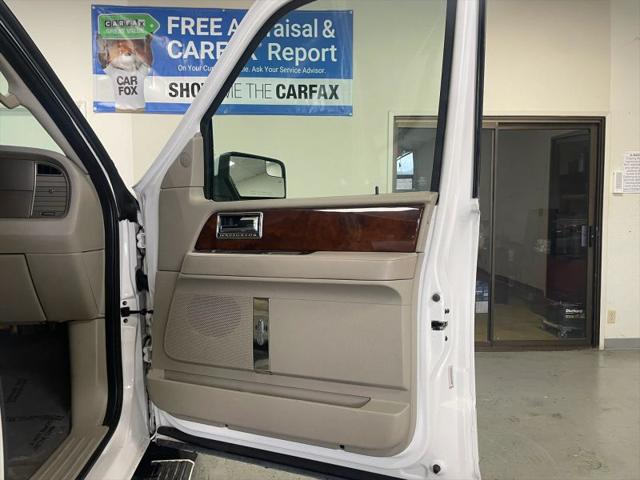 2014 Lincoln Navigator L Base