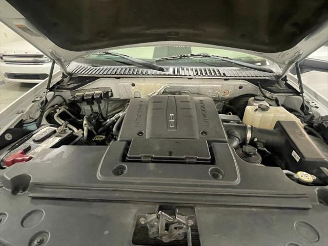 2014 Lincoln Navigator L Base