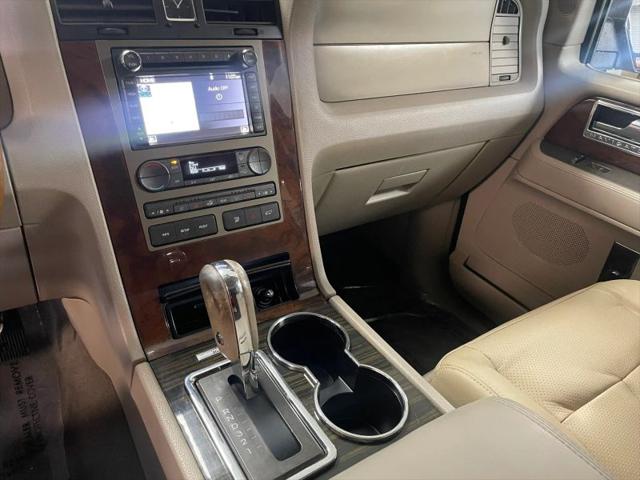 2014 Lincoln Navigator L Base