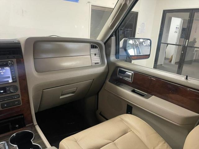 2014 Lincoln Navigator L Base