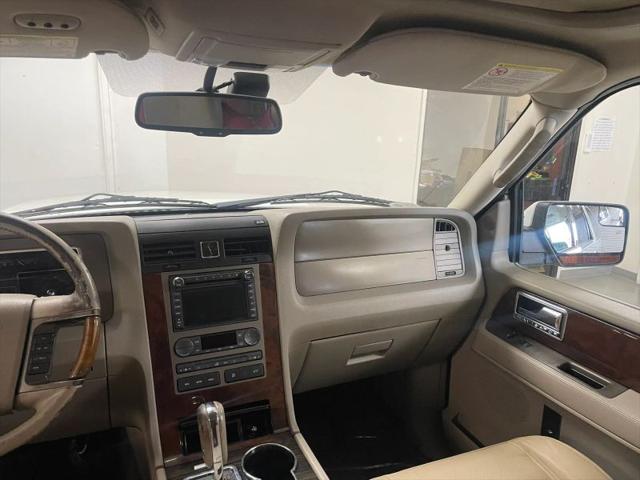 2014 Lincoln Navigator L Base