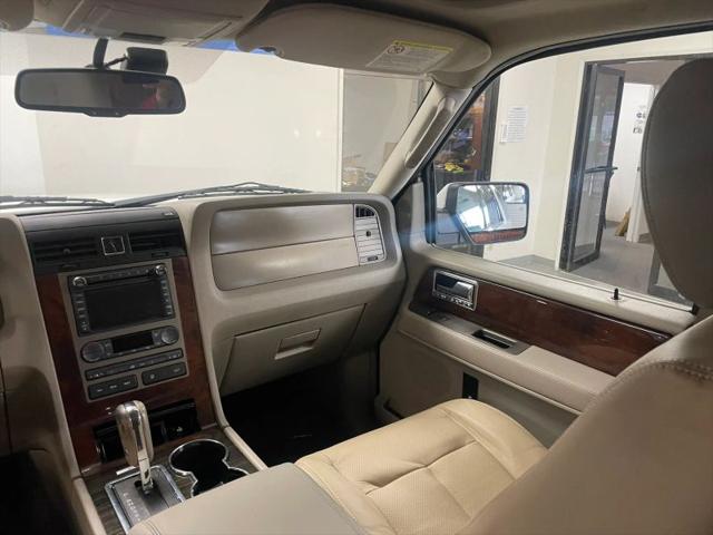 2014 Lincoln Navigator L Base