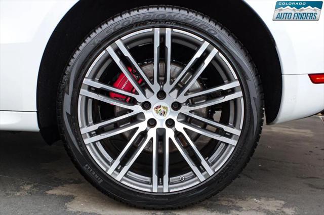 2015 Porsche Macan Turbo
