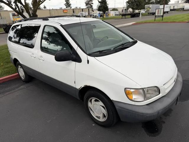 1998 Toyota Sienna LE