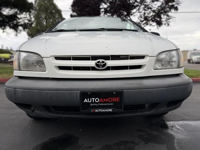 1998 Toyota Sienna LE
