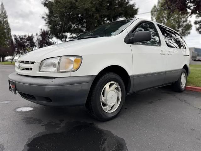 1998 Toyota Sienna LE