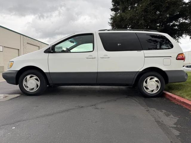 1998 Toyota Sienna LE