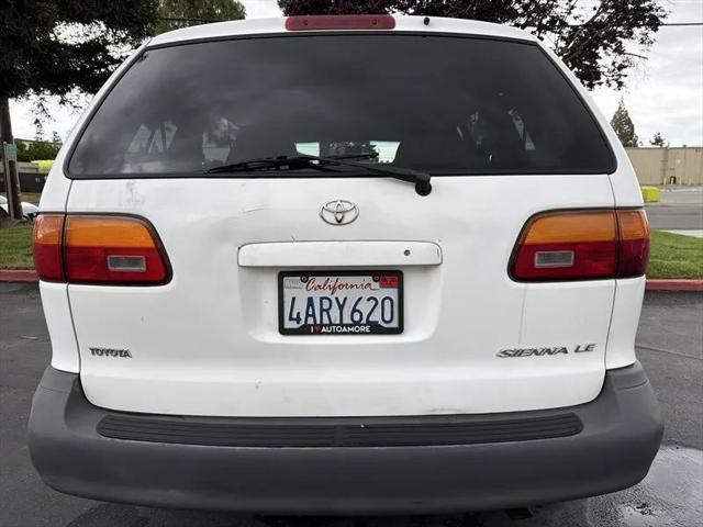 1998 Toyota Sienna LE