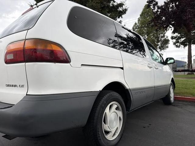 1998 Toyota Sienna LE