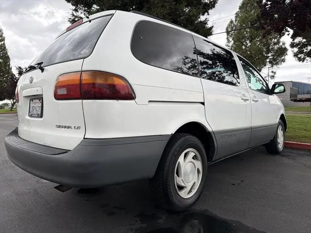 1998 Toyota Sienna LE