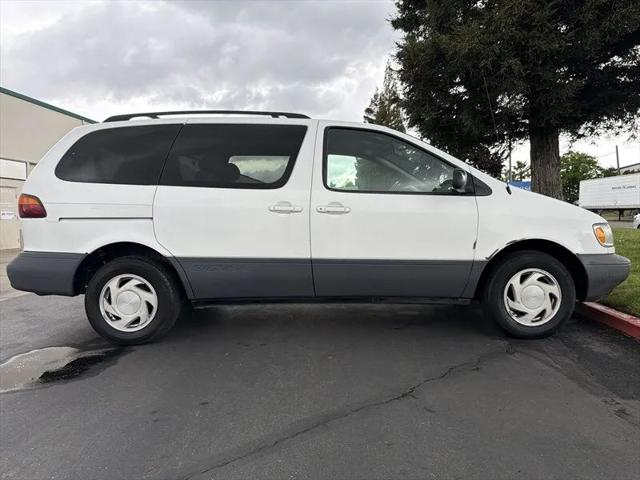 1998 Toyota Sienna LE