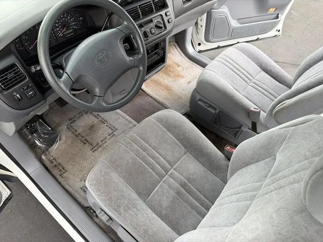 1998 Toyota Sienna LE