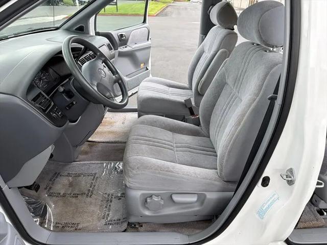 1998 Toyota Sienna LE