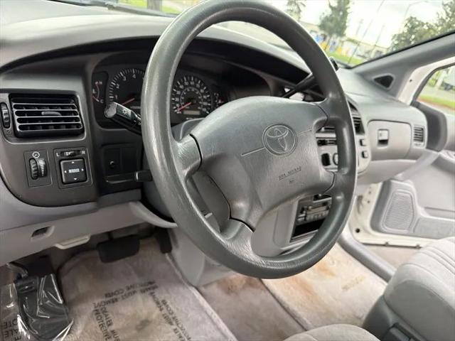 1998 Toyota Sienna LE