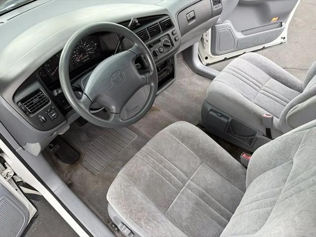 1998 Toyota Sienna LE