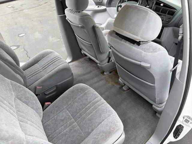 1998 Toyota Sienna LE