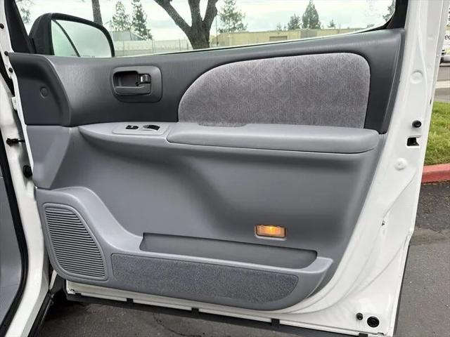 1998 Toyota Sienna LE