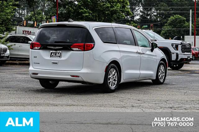 2023 Chrysler Voyager LX