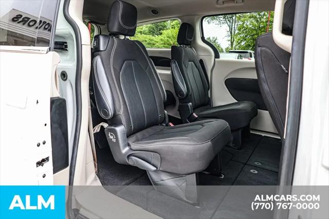 2023 Chrysler Voyager LX