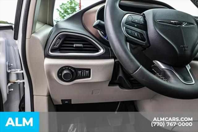 2023 Chrysler Voyager LX