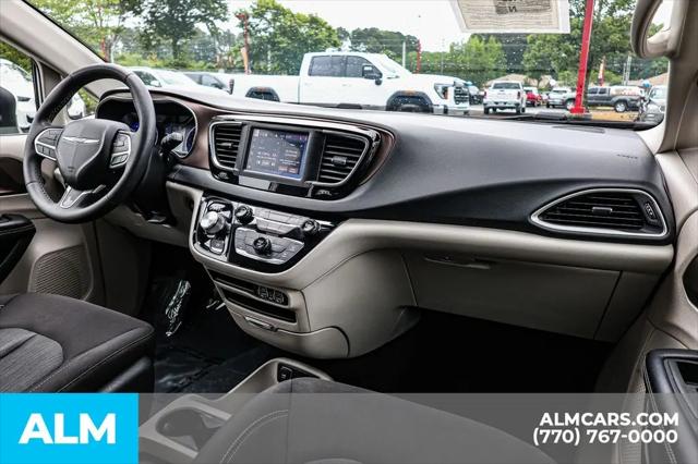 2023 Chrysler Voyager LX