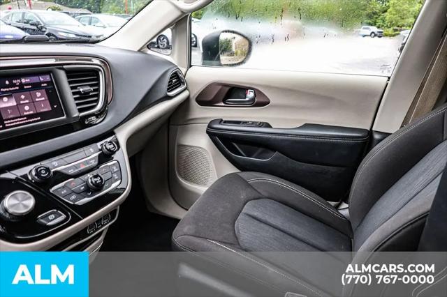 2023 Chrysler Voyager LX