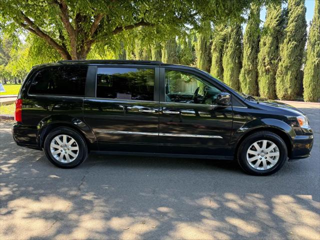 2015 Chrysler Town & Country Touring