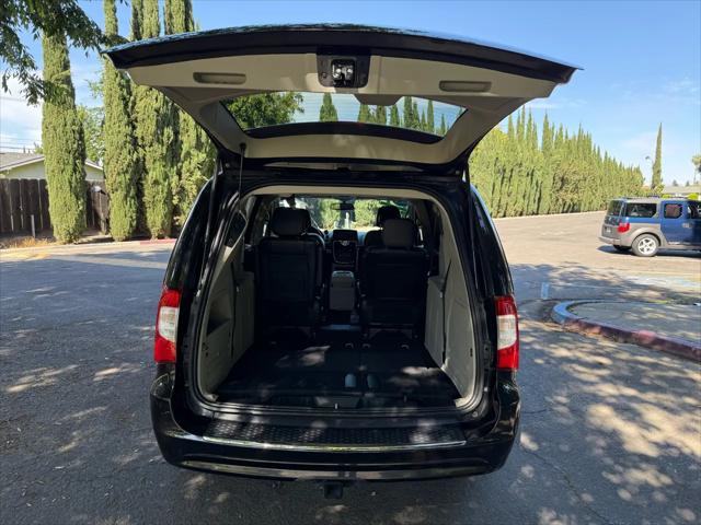 2015 Chrysler Town & Country Touring