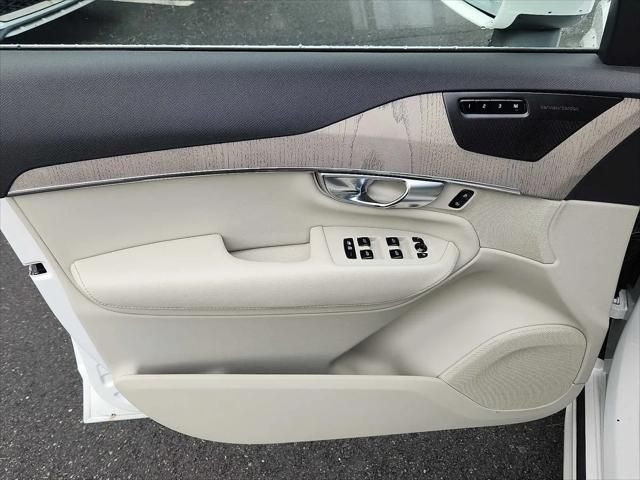 2024 Volvo XC90 Recharge T8 Plus Bright Theme 7-Seater