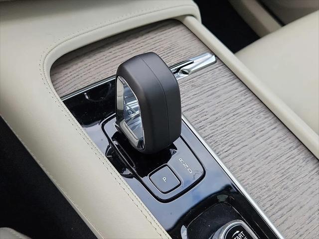 2024 Volvo XC90 Recharge T8 Plus Bright Theme 7-Seater